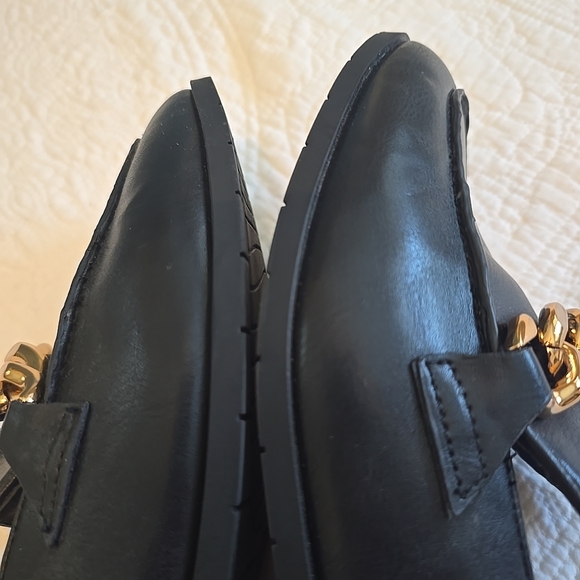 Michael Shannon Black Loafers with Gold Chain - Picture 10 of 12